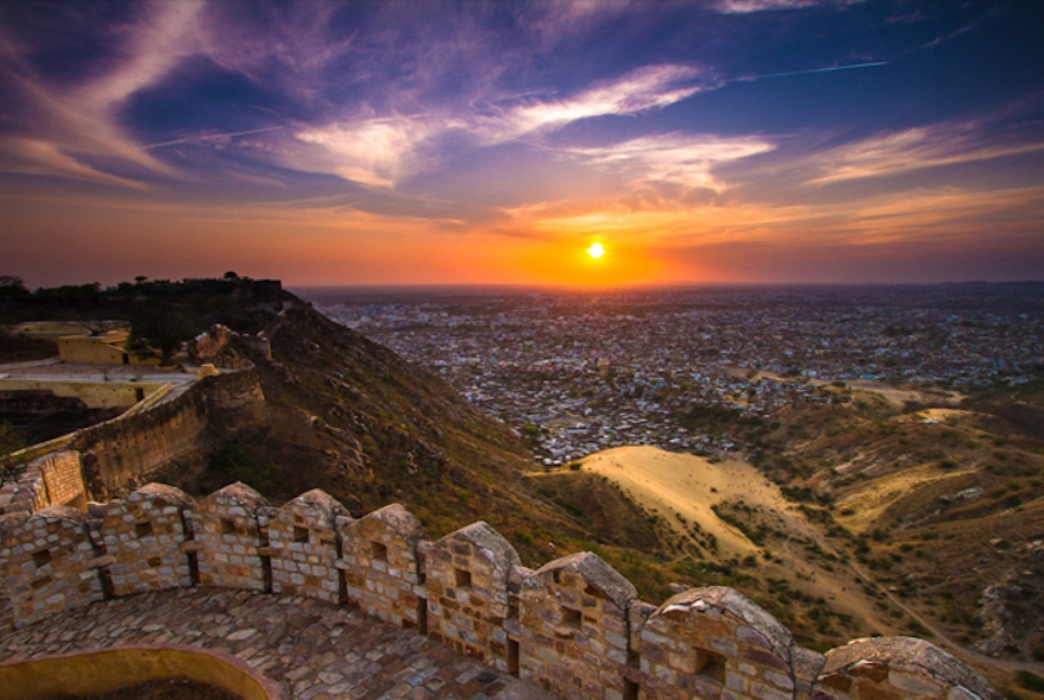 Evening Nahargarh sunset dinner tour in Jaipur