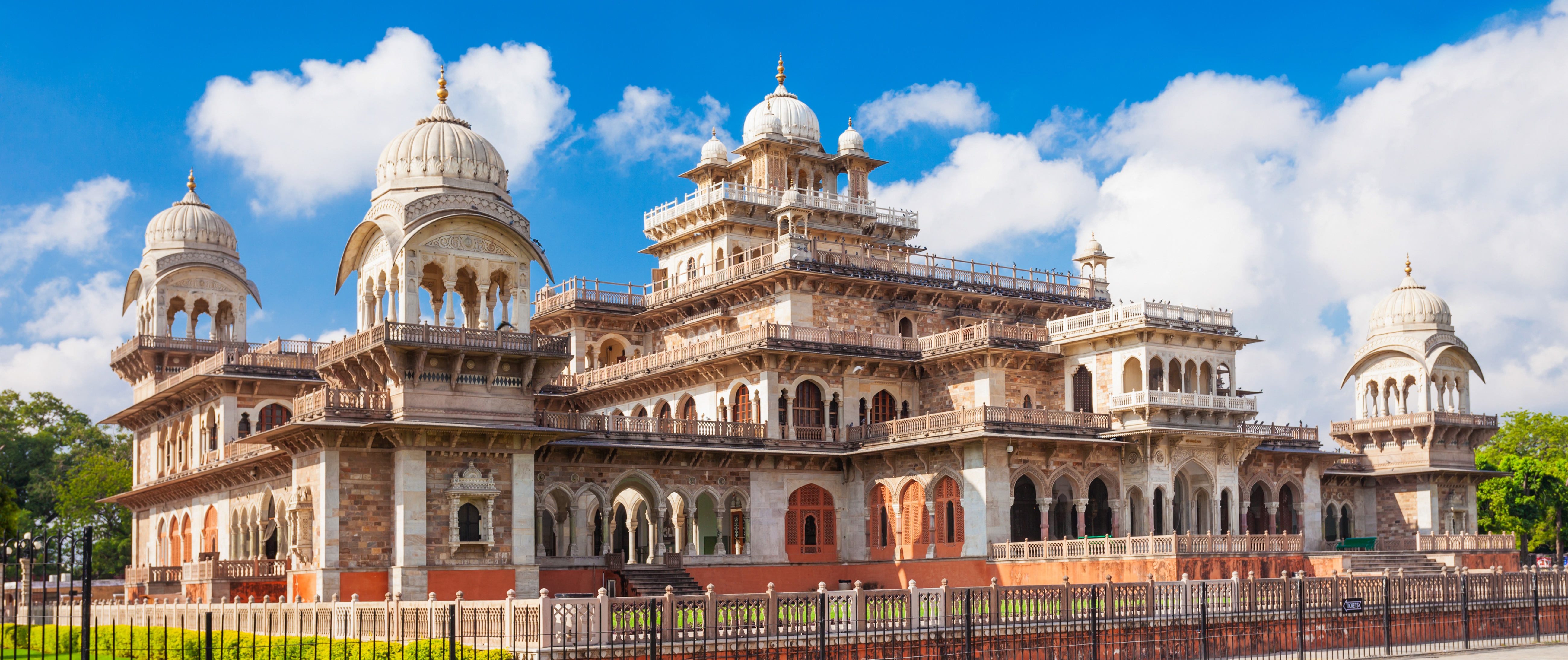 Taxi Service in Jaipur for Sightseeing with Albert Hall Museum